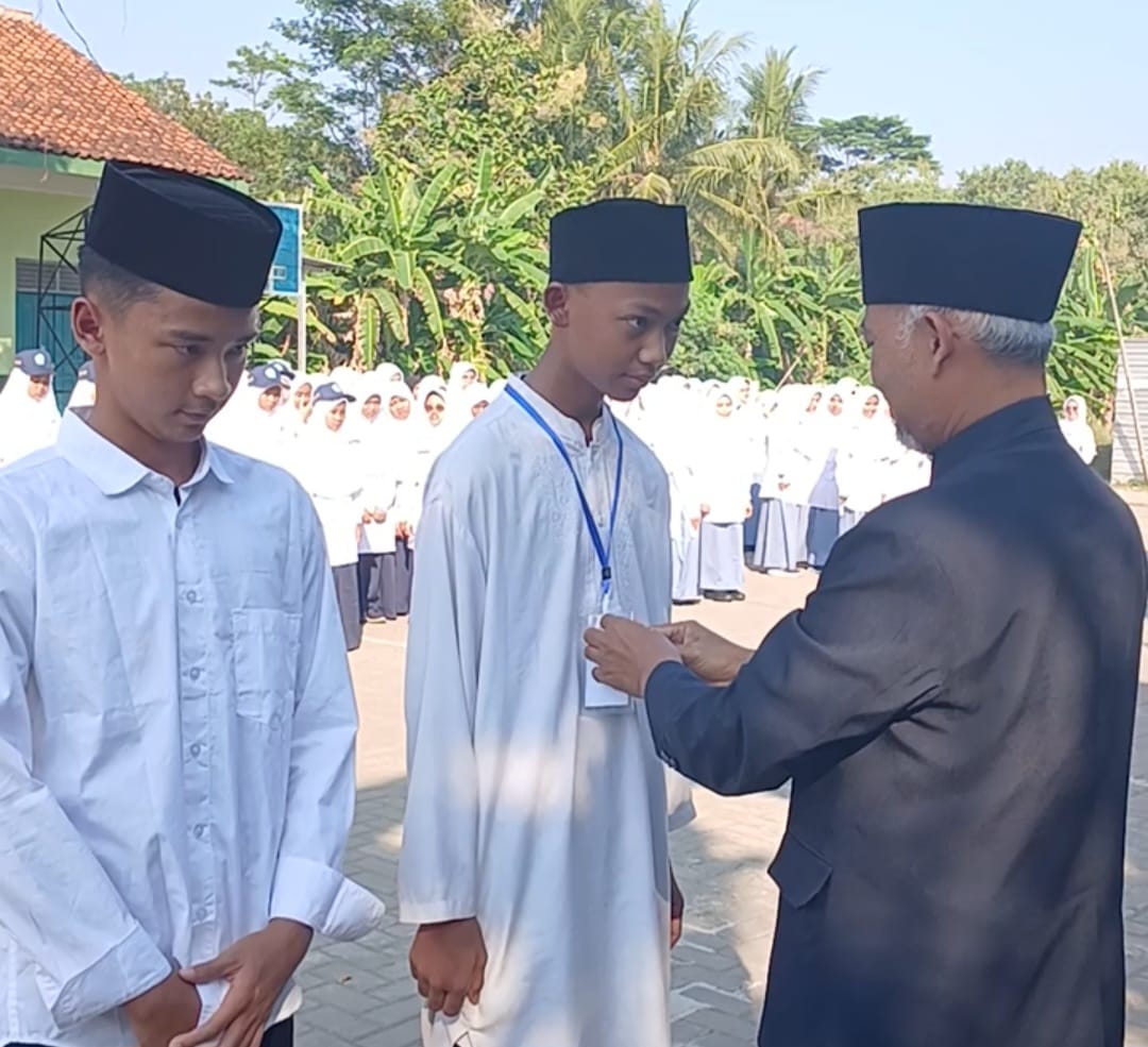 DAY 1 KHUTBAH TA'ARUF SANTRI BARU Direktur Pondok Membuka Khutbah Ta'aruf Santri MTs dan MA Nuurul Waahid Purworejo Tahun Pelajaran 2026/2027