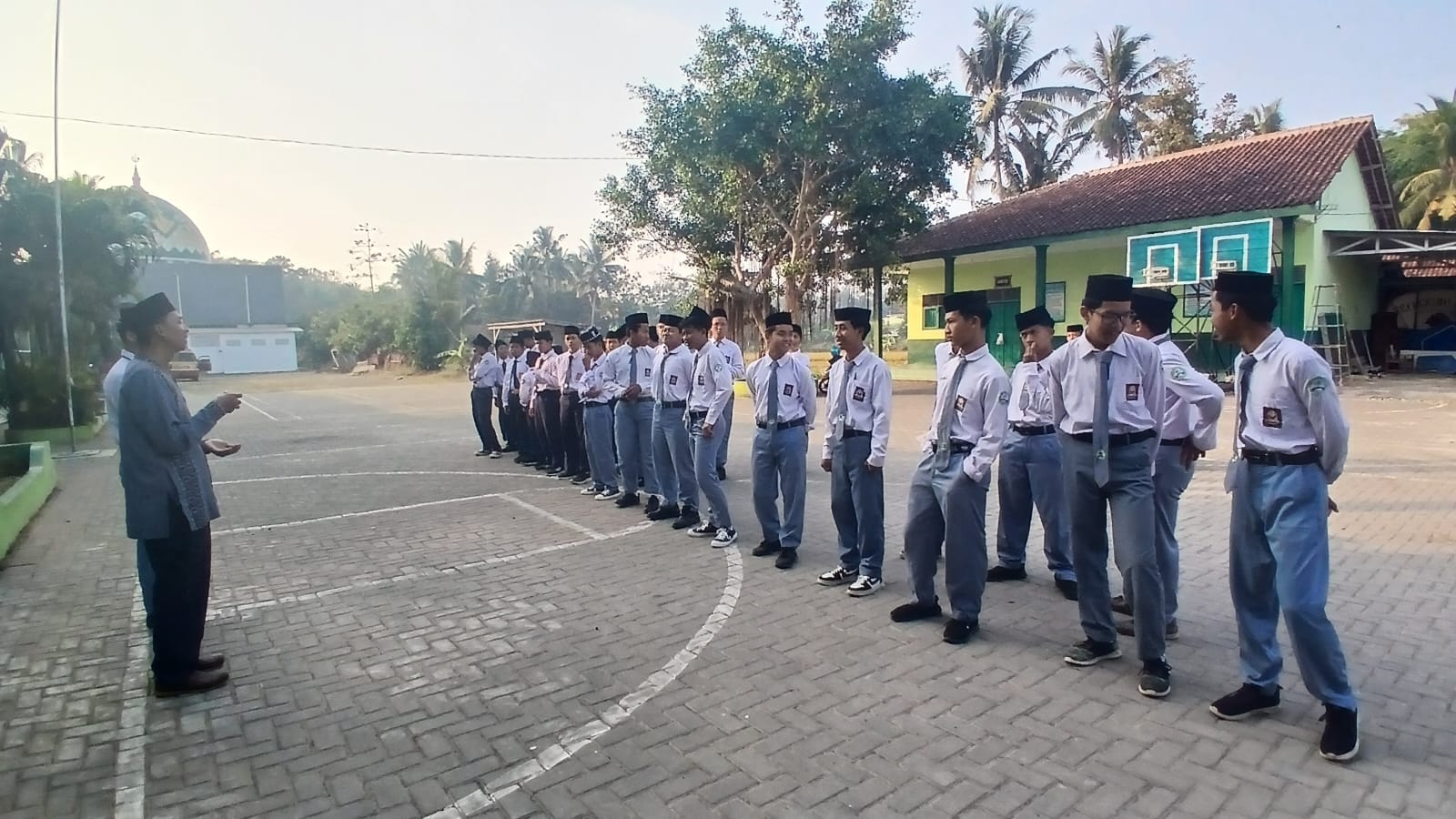 Apel Pagi Pondok Pesantren Nuurul Waahid . MA Nuurul Waahid Purworejo