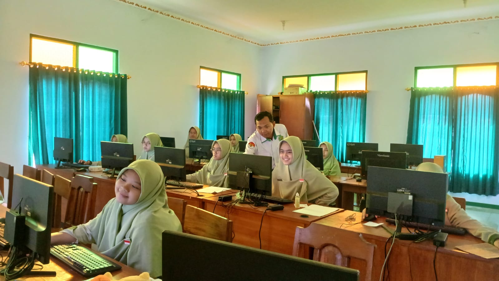Hari Terakhir Gladi TKA, Santri Nurul Wahid Tingkat Aliyah Tuntaskan Persiapan dengan Semangat dan Disiplin
