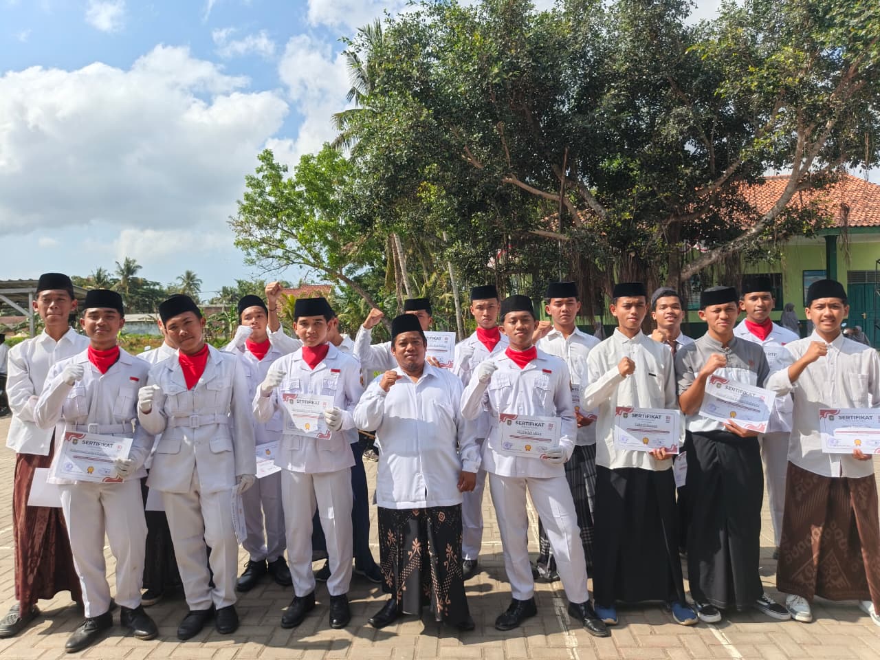Upacara Hari Santri 2026, Ponpes Nurul Wahid Krandegan Berikan Apresiasi atas Prestasi Santri